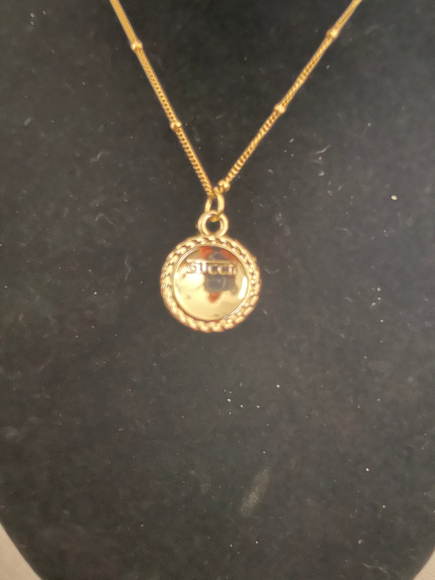 VINTAGE GUCCI SMALL DAINTY BUTTON NECKLACE