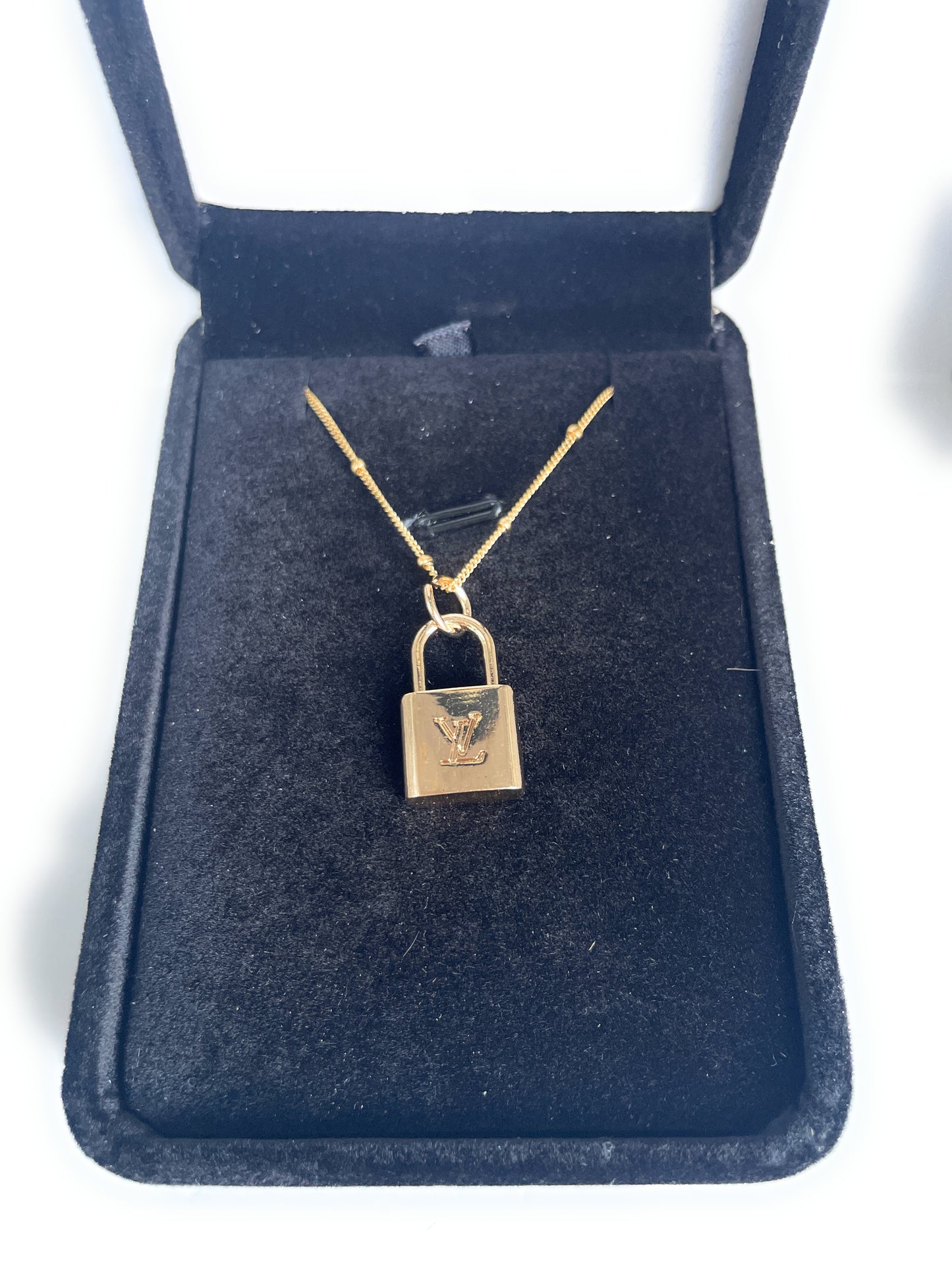 AUTHENTIC LOUIS VUITTON GOLDTONE ZIPPER PULL BUTTON NECKLACE