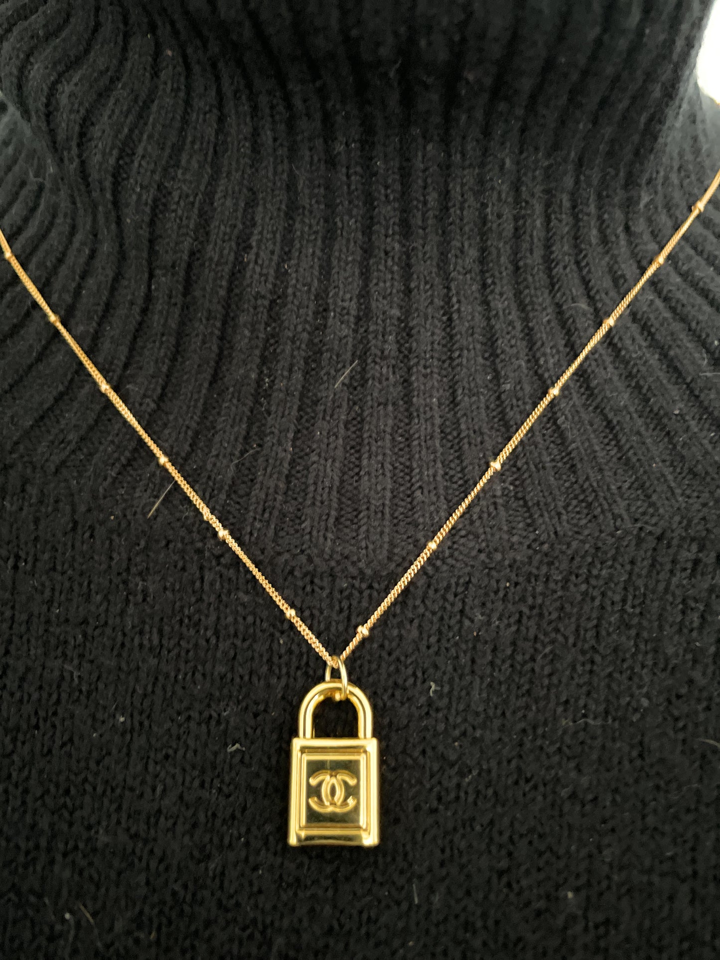 CHANEL CC PADLOCK PENDANT VINTAGE SATELLITE CHAIN NECKLACE