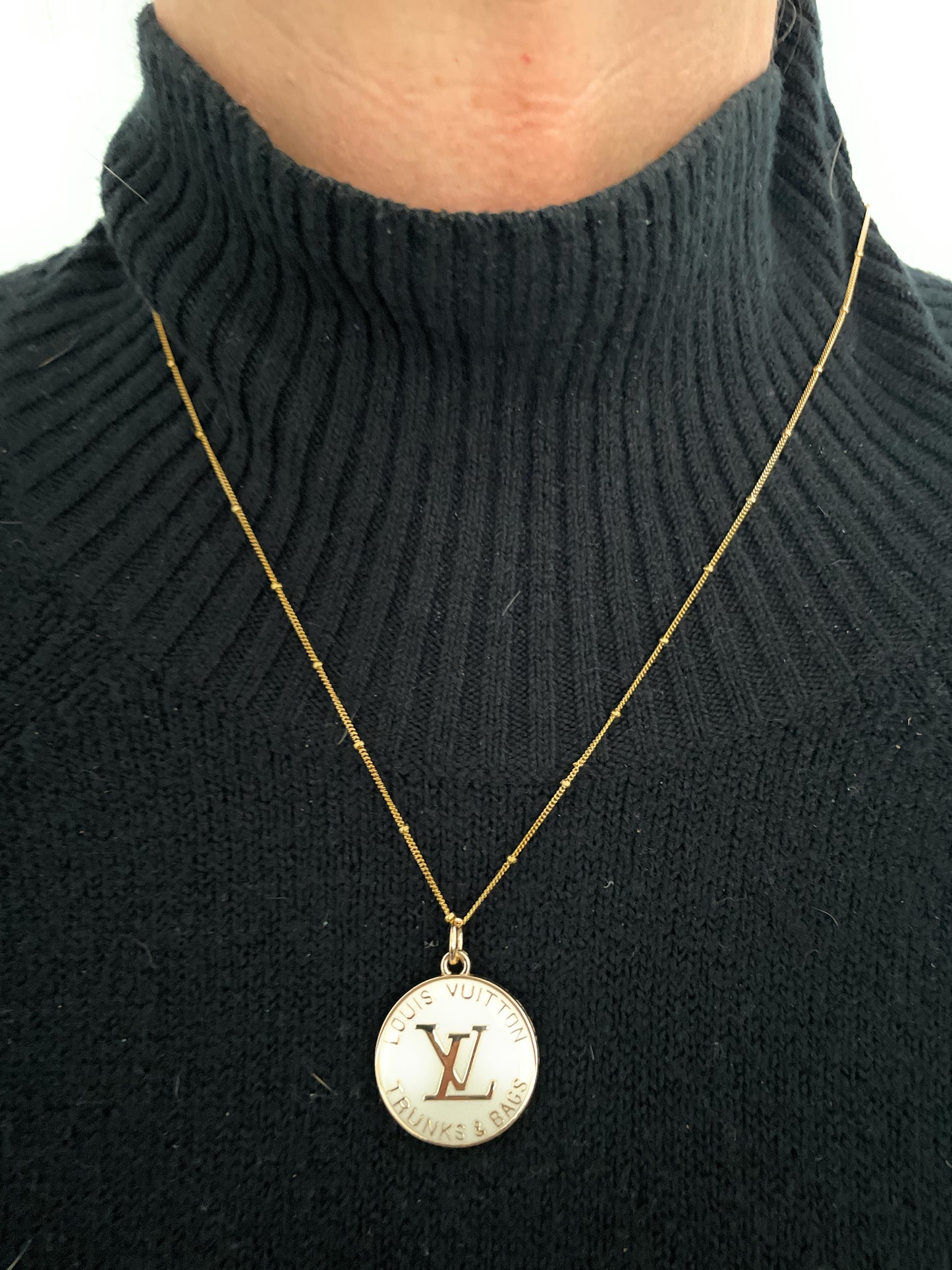 AUTHENTIC LOUIS VUITTON WHITE AND GOLD ZIPPER PULL BUTTON NECKLACE