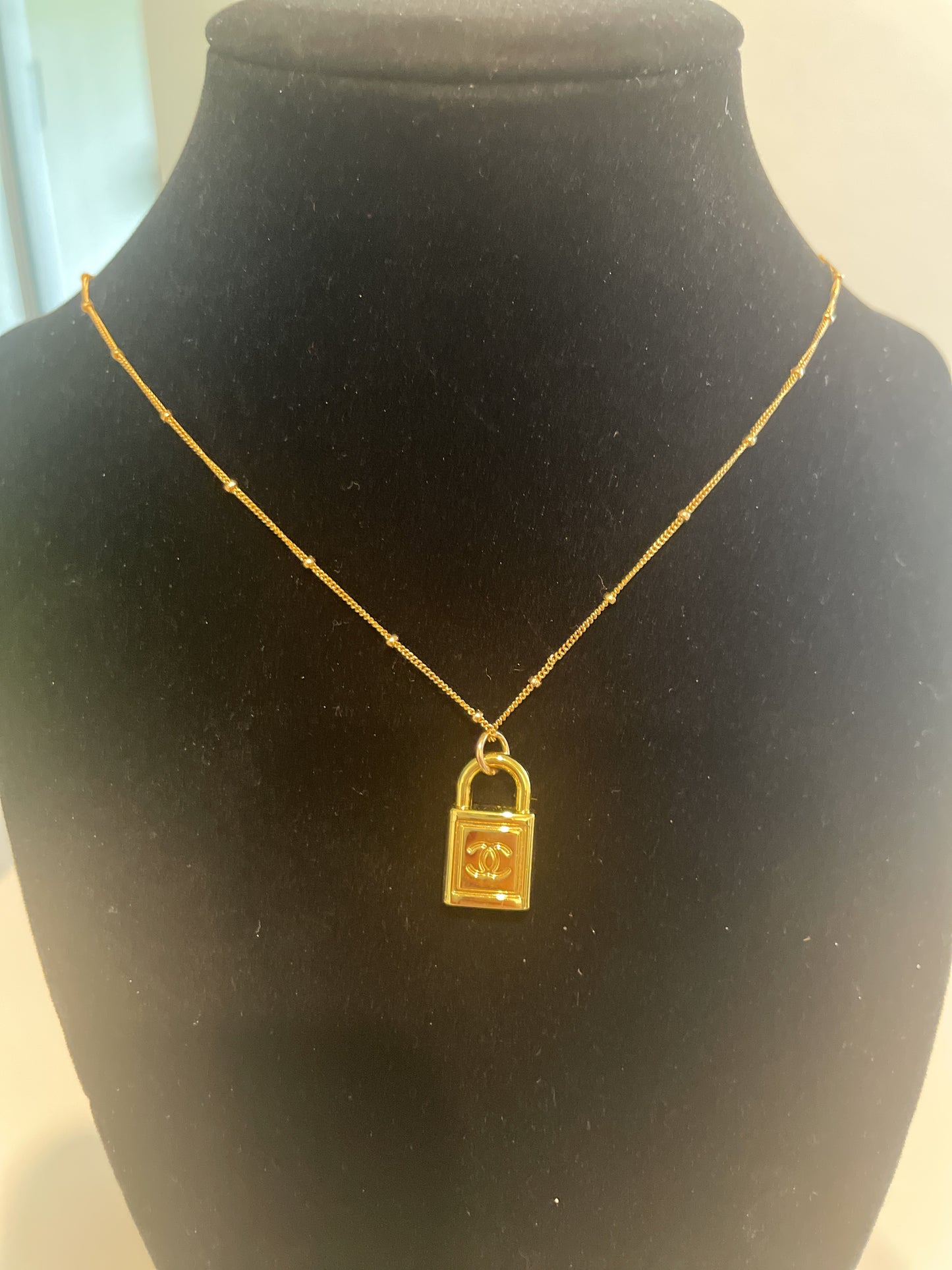 CHANEL CC PADLOCK PENDANT VINTAGE SATELLITE CHAIN NECKLACE