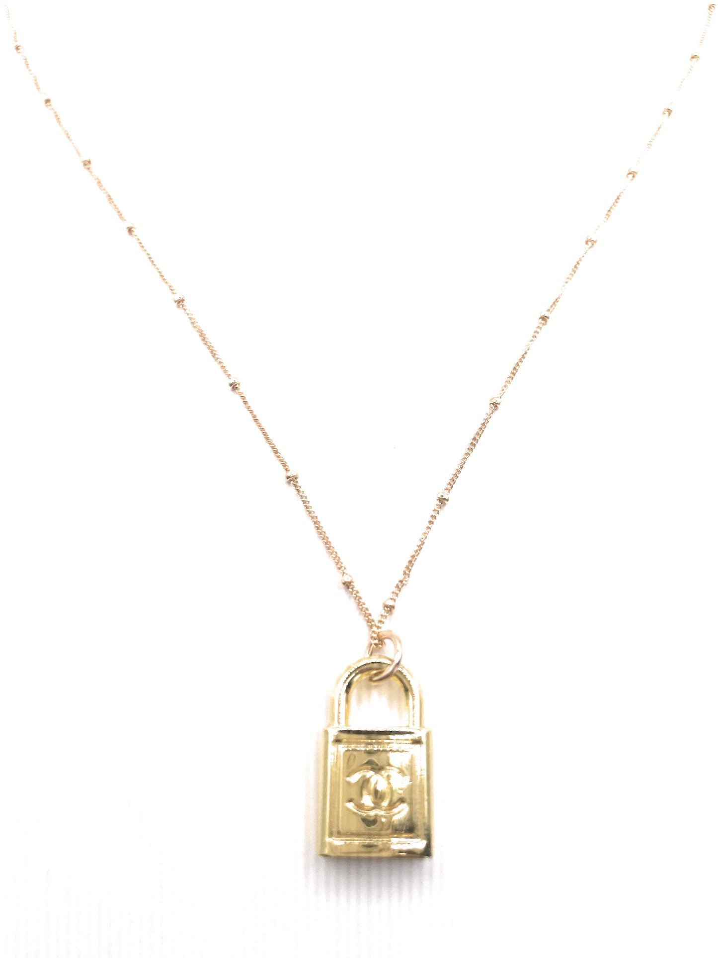 CHANEL CC PADLOCK PENDANT VINTAGE SATELLITE CHAIN NECKLACE