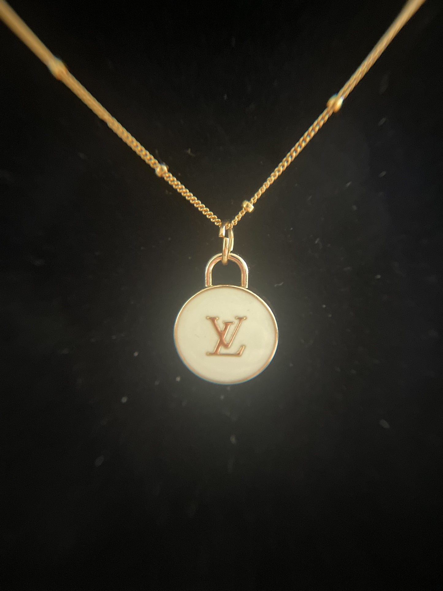 LV SMALL WHITE VINTAGE PASTILLE ZIPPER PULL ON VERMEIL SATELLITE CHAIN