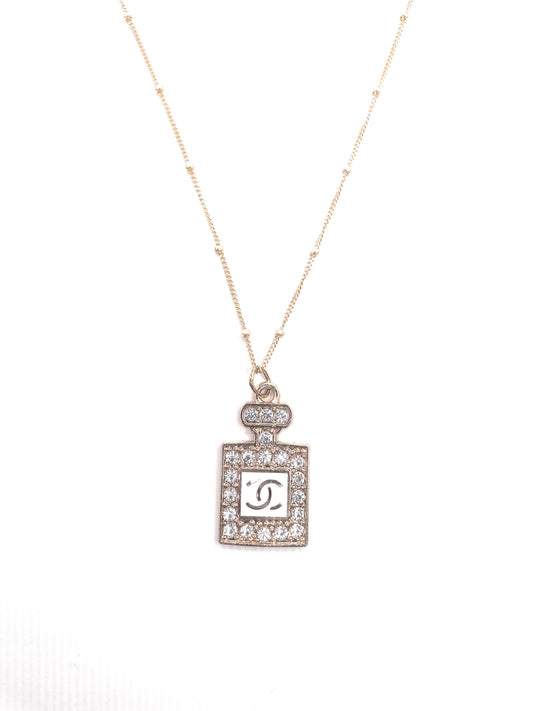 WHITE & GOLD-TONE RHINESTONE CHANEL VINTAGE No 5 PERFUME BOTTLE CHARM NECKLACE