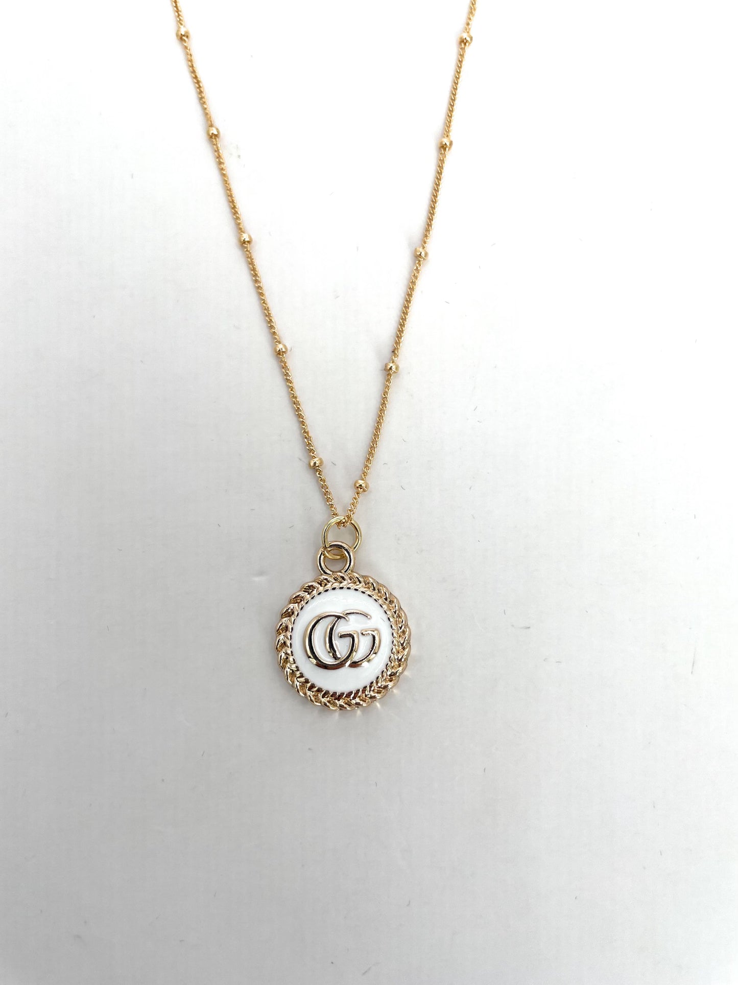 VINTAGE GUCCI SMALL DAINTY BUTTON NECKLACE