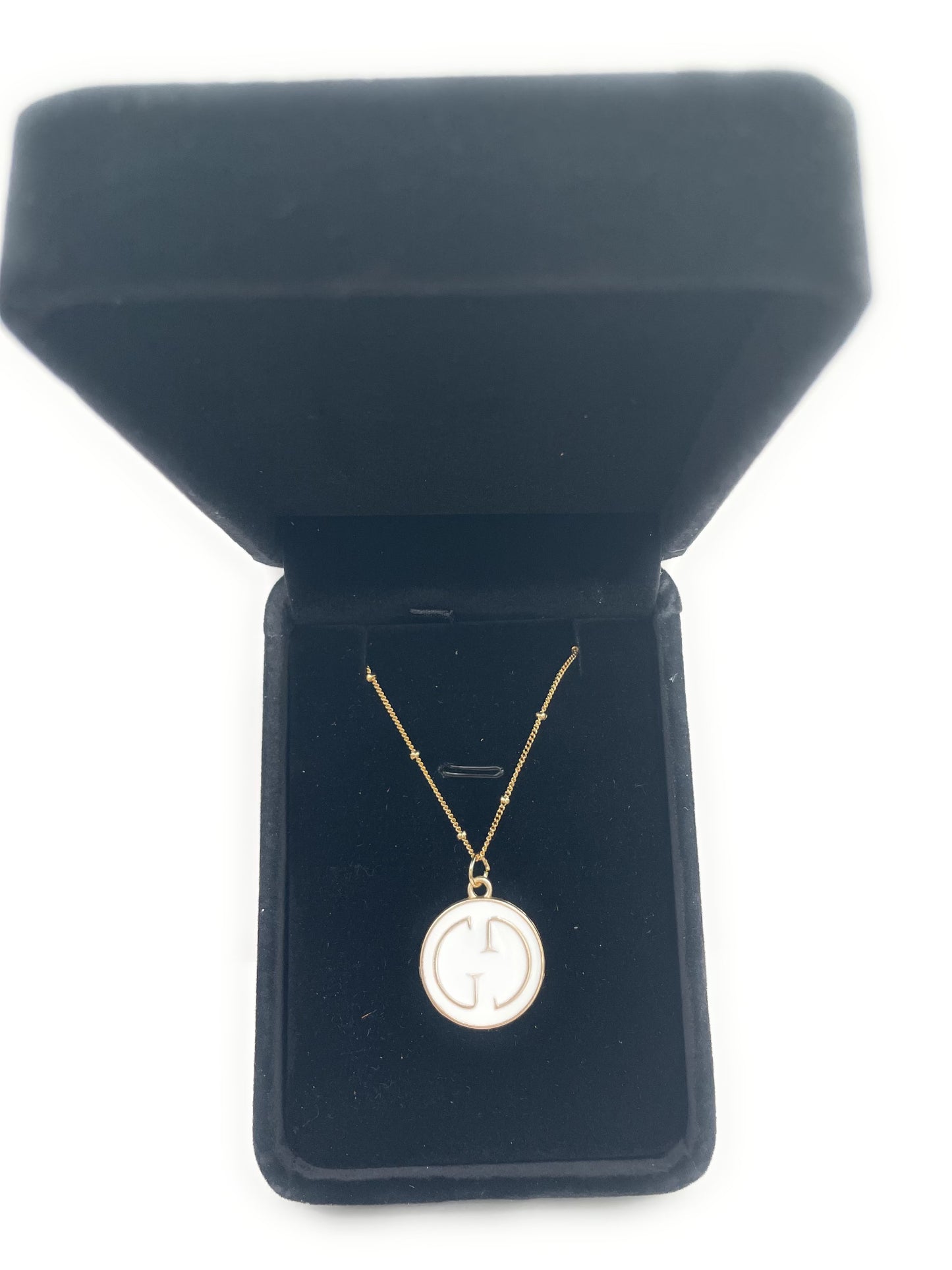 VINTAGE GUCCI WHITE AND GOLD BUTTON NECKLACE