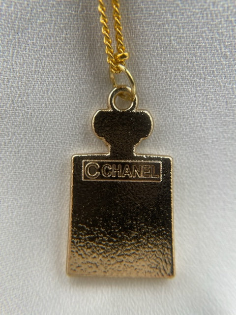 WHITE & GOLD-TONE RHINESTONE CHANEL VINTAGE No 5 PERFUME BOTTLE CHARM NECKLACE