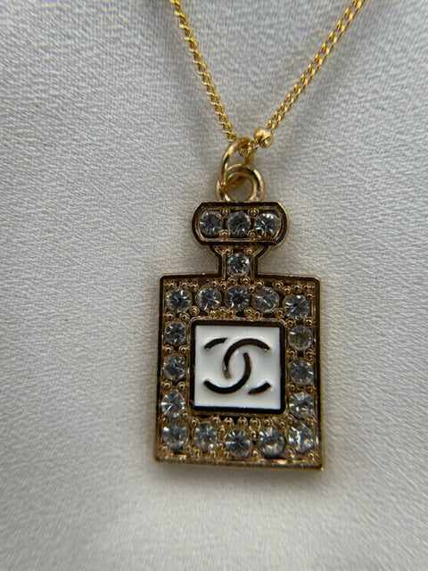 WHITE & GOLD-TONE RHINESTONE CHANEL VINTAGE No 5 PERFUME BOTTLE CHARM NECKLACE