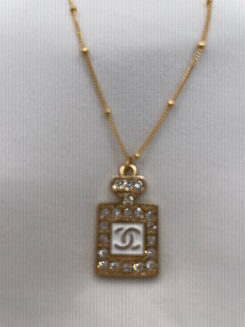 WHITE & GOLD-TONE RHINESTONE CHANEL VINTAGE No 5 PERFUME BOTTLE CHARM NECKLACE