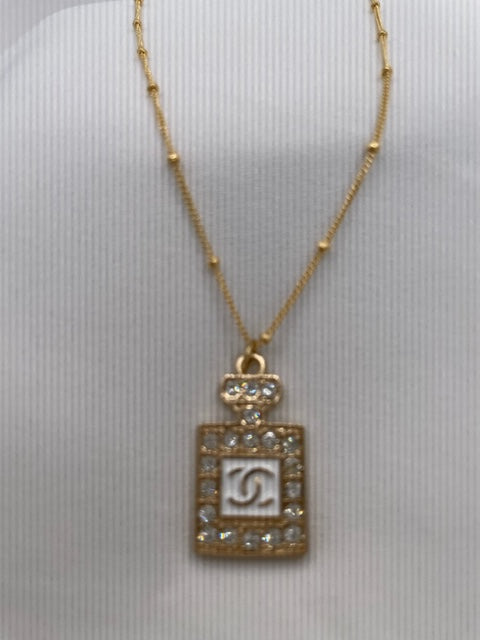 WHITE & GOLD-TONE RHINESTONE CHANEL VINTAGE No 5 PERFUME BOTTLE CHARM NECKLACE